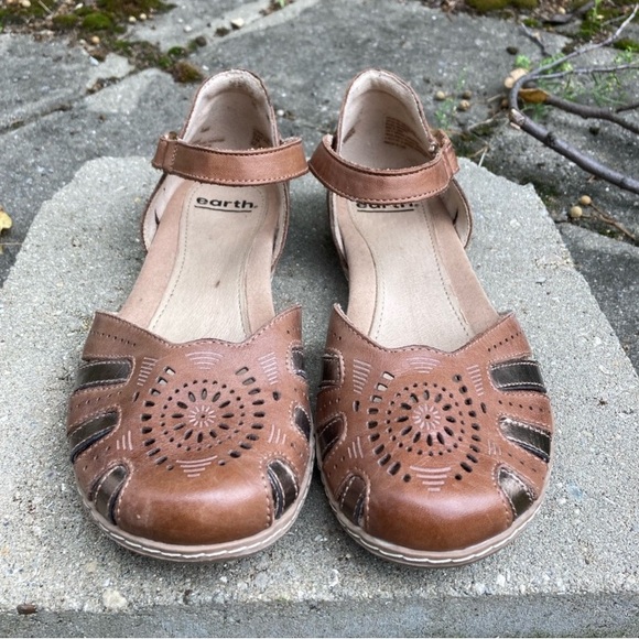 Earth sandal, closed toe, metallic, cutout - Picture 2 of 7